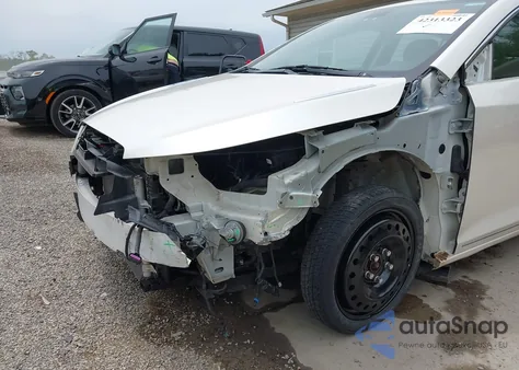 2013 Buick Lacrosse Leather Group z USA, uszkodzony, nr VIN 1G4GC5E35DF329300